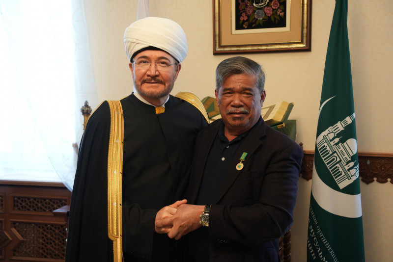 Mat Sabu bestowed Russia’s Medal of Spiritual Unity during official trip