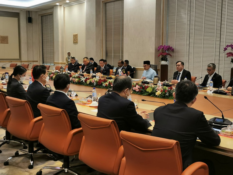Anwar gets courtesy call from China’s top legislator