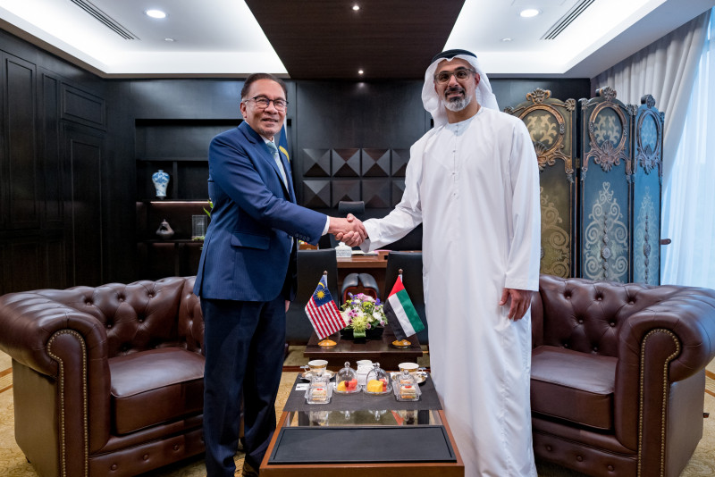 Abu Dhabi crown prince pays courtesy call to Anwar