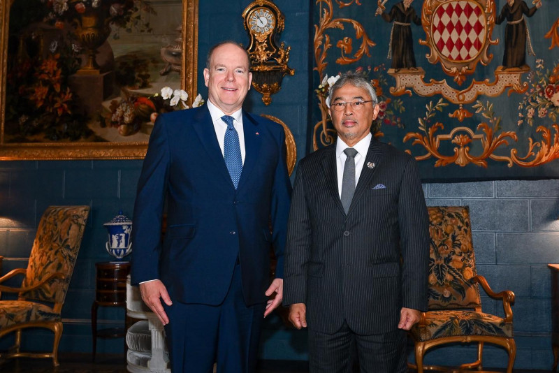 https://media.thevibes.com/images/uploads/covers/_large/20230528-Agong_in_Monaco_with_Prince_Albert-Istana_Negara_Facebook_pic.jpg