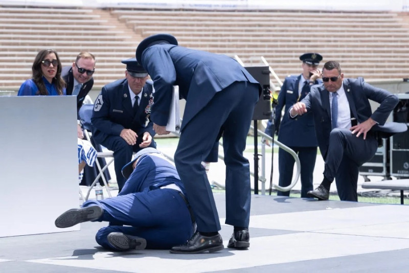 Biden falls on stage at air force graduation