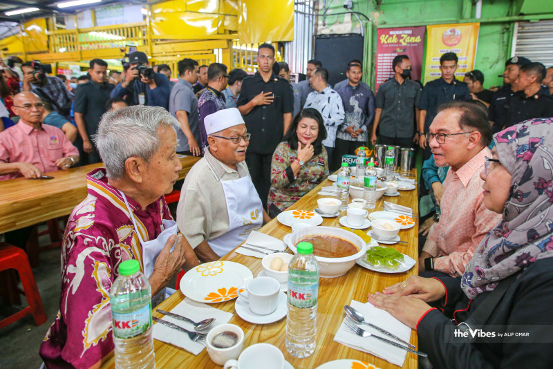 Anwar holds special meeting with Indian community leaders