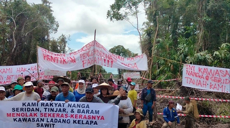 After broken vows, Nanga Seridan natives blockade to protect their land