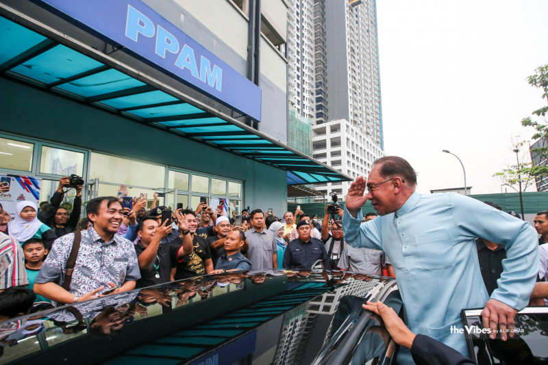 Anwar announces five affordable housing schemes in KL