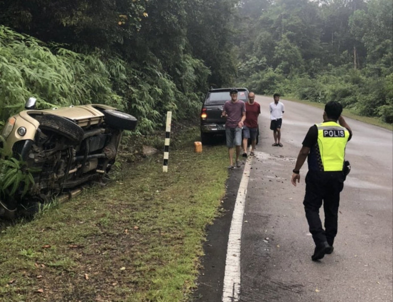 Three-car crash in Mersing kills Thai woman, hurts 15 others