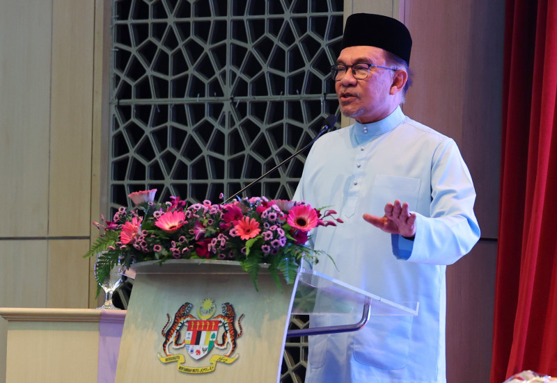GLC interns to receive RM800 monthly allowance: Anwar