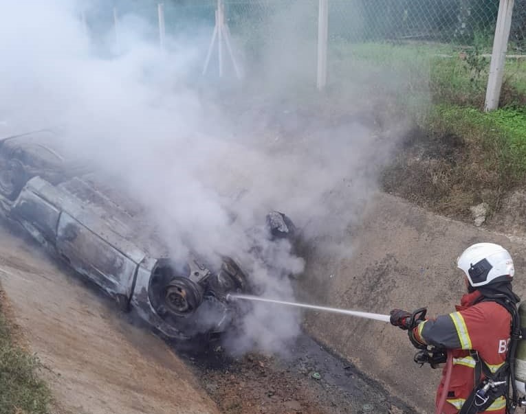 Four die in fiery crash on West Coast Expressway