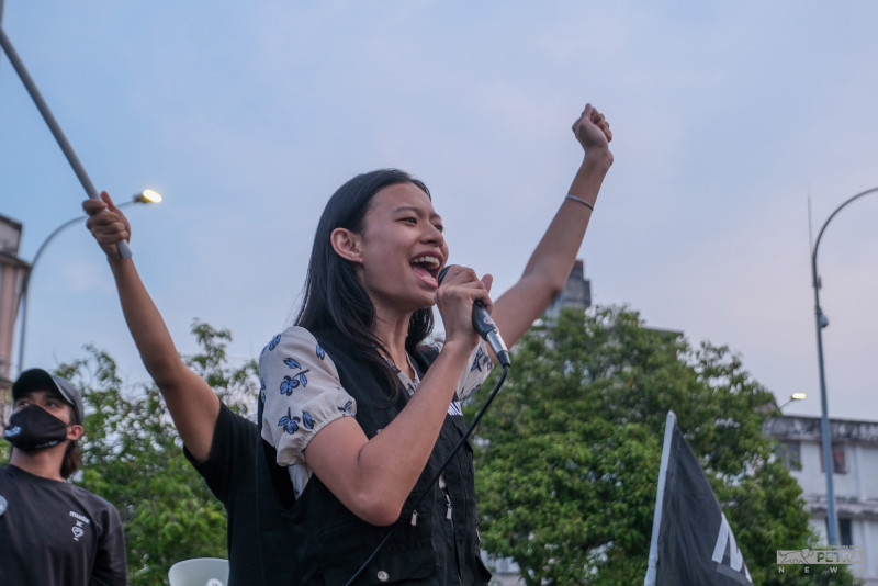 [PHOTOS] Old-school campaigning for younger voters