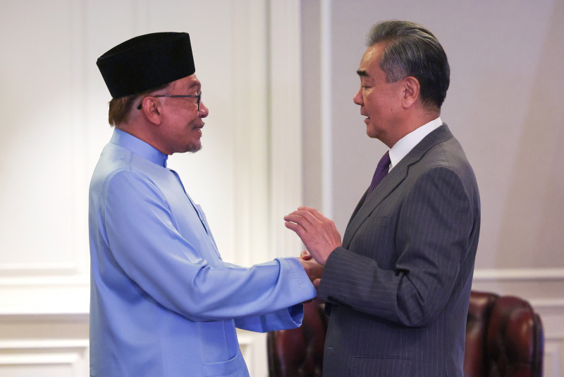 Anwar receives courtesy call from Chinese FM Wang Yi in Penang