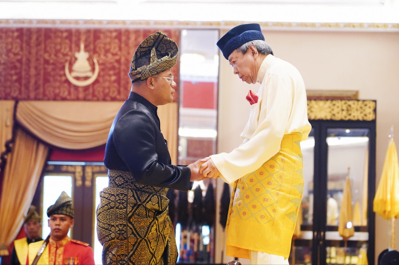 Amirudin finally sworn in as S’gor MB after days of uncertainty