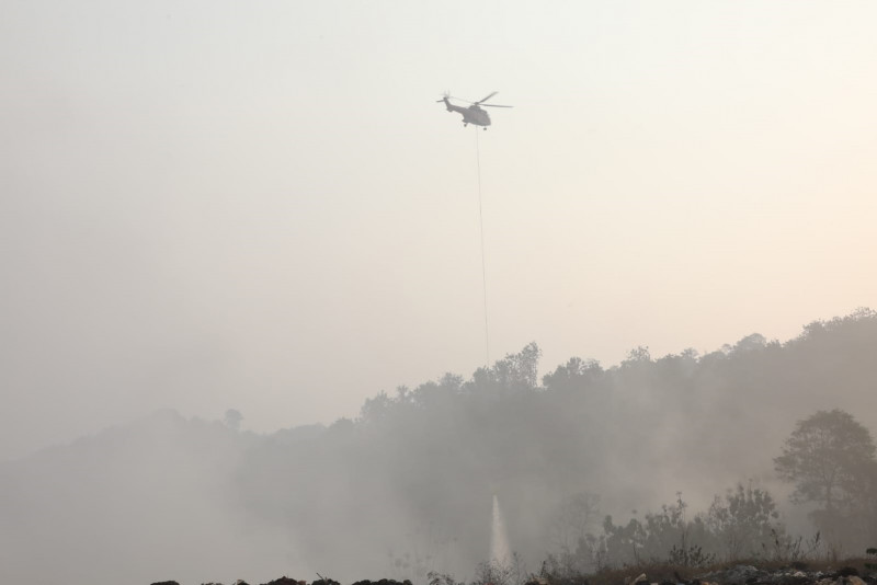 Indonesia Battles Forest Agricultural Fires Amid Dry Season World   20230828 Indonesia Forest Fire Helicopter Bernamadotcom Twt 