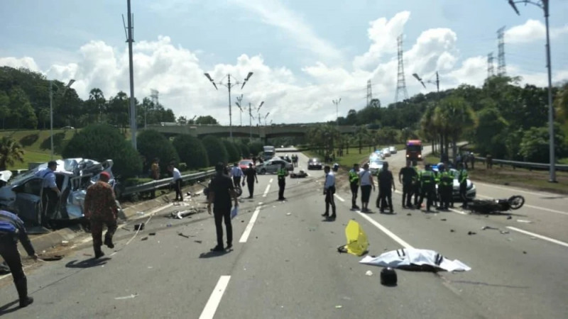 [UPDATED] Two killed in Putrajaya after lorry crashes into vehicles