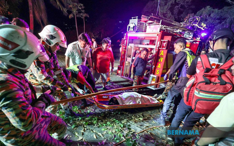 Elderly S’porean woman killed, 10 others hurt in Penang tour van crash