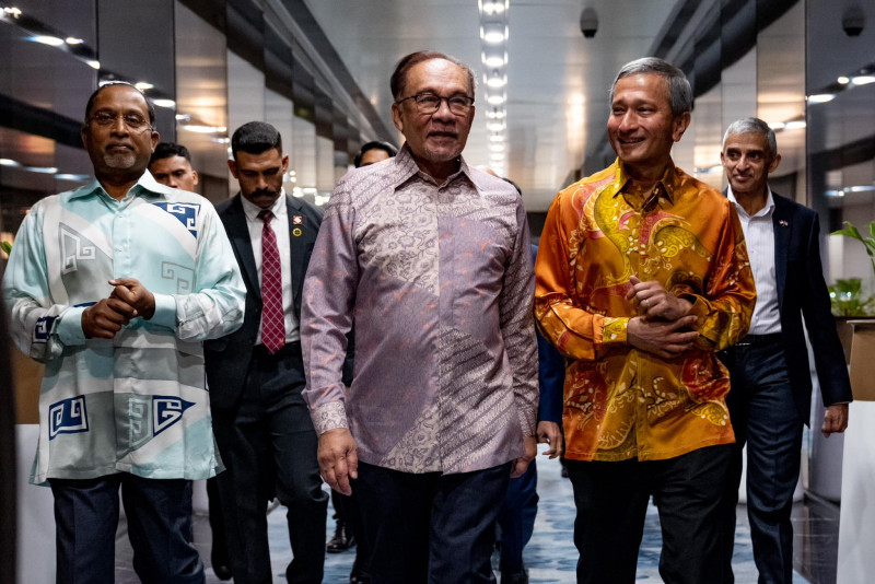 Anwar arrives in S’pore for two-day working visit