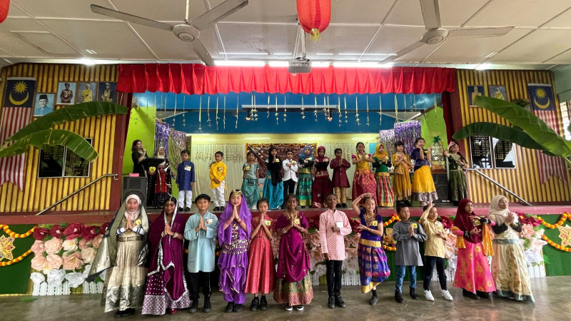 With only 5 Indian pupils, Chinese school celebrates Deepavali