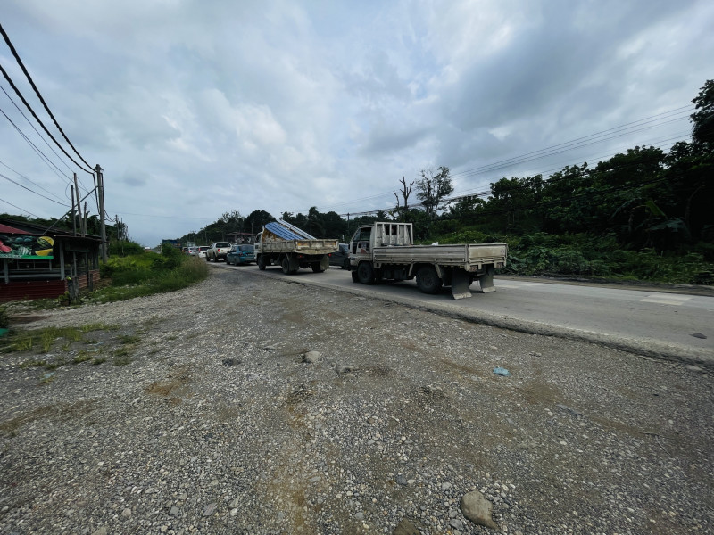 Woeful ‘moon surface’ road plagues Sandakan-Lahad Datu travellers