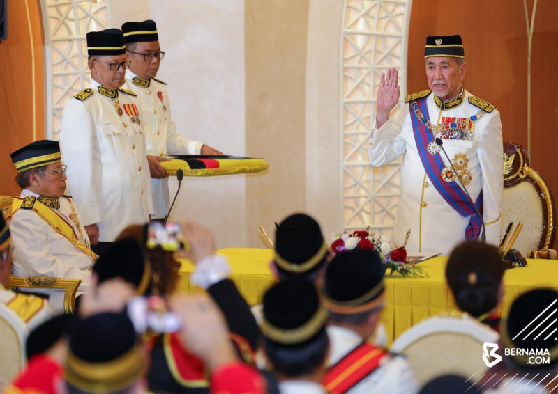 Wan Junaidi takes oath as 8th Sarawak governor