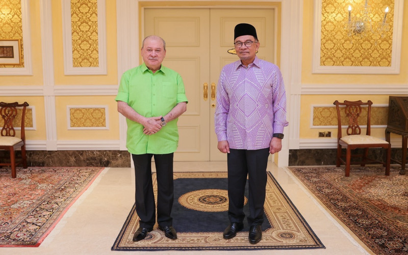 New Agong grants PM audience at Istana Negara
