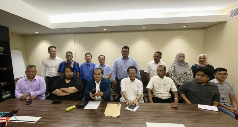 Sabah PKR in crisis, 15 division chiefs call for chairman to step down 