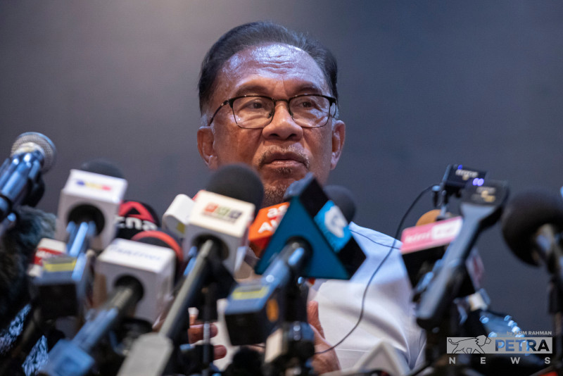 Anwar confirms being sole Pakatan-BN PM candidate