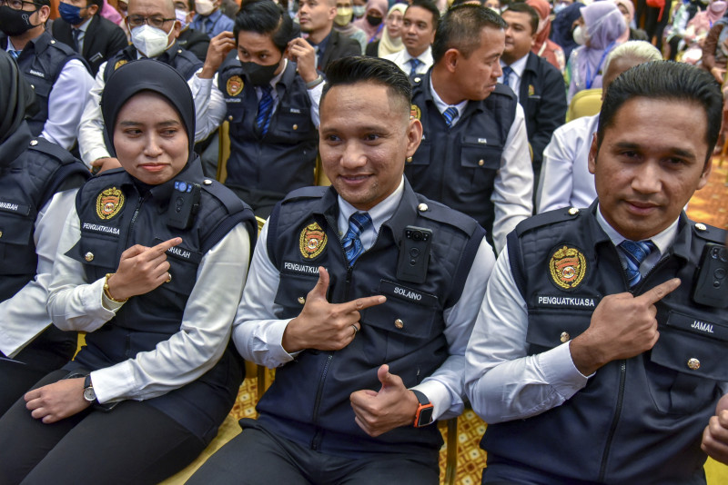 KL, Putrajaya health enforcement personnel start using body cameras