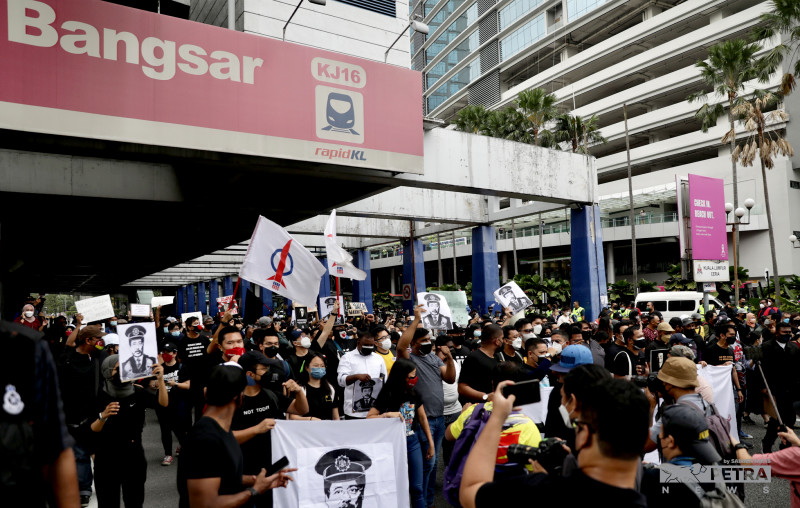 Cops take statements from 19 activists on #TangkapAzamBaki rally