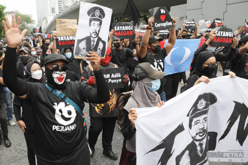 Protesters, police express contrasting views over #TangkapAzamBaki rally