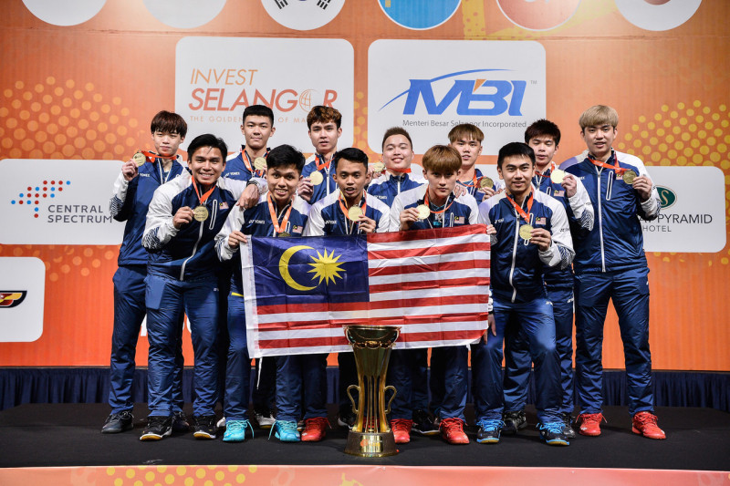 King, queen congratulate national men’s badminton squad on BATC success 