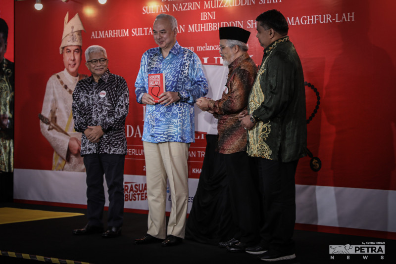 Sultan Nazrin lauds author for calling out Malay-Muslim graft head on