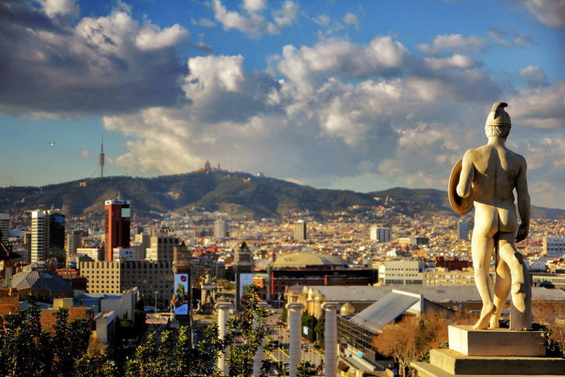 Spanish banks seek mergers as outlook darkens