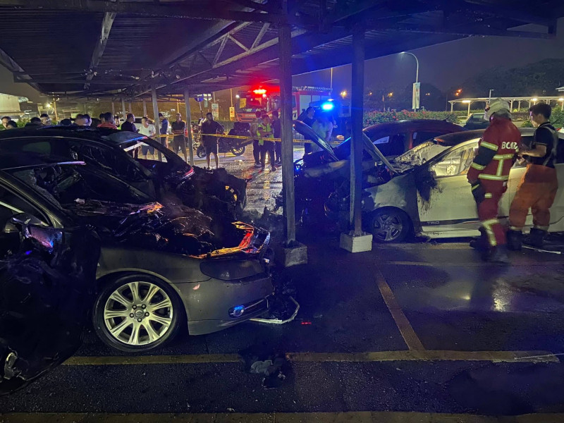 Four cars burnt at shopping centre car park in Ipoh