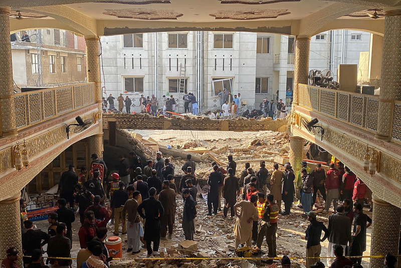80 dead in Pakistan mosque blast