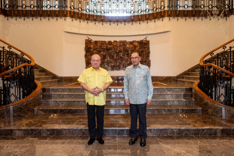 Johor sultan holds audience with Anwar at PM’s official residence