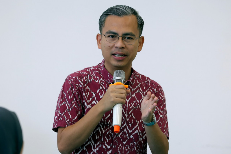 Fahmi calls for MCMC, police to probe into FB post defaming PM