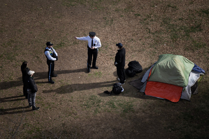 Authorities clear homeless camp in heart of Washington
