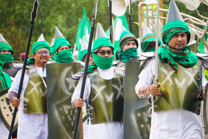 [UPDATED] T’ganu PAS Youth parades warrior cosplay with swords, shields