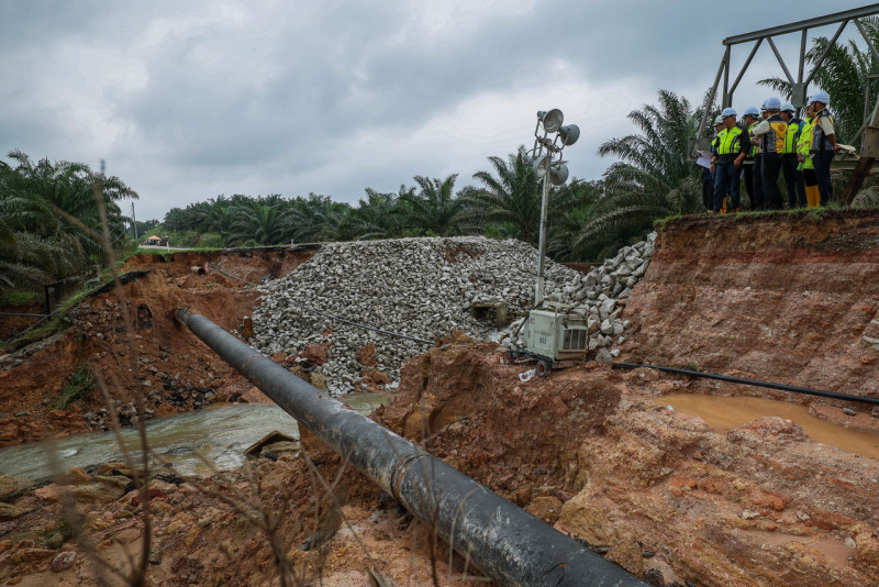 Floods: Works Ministry receives 130 damaged road reports