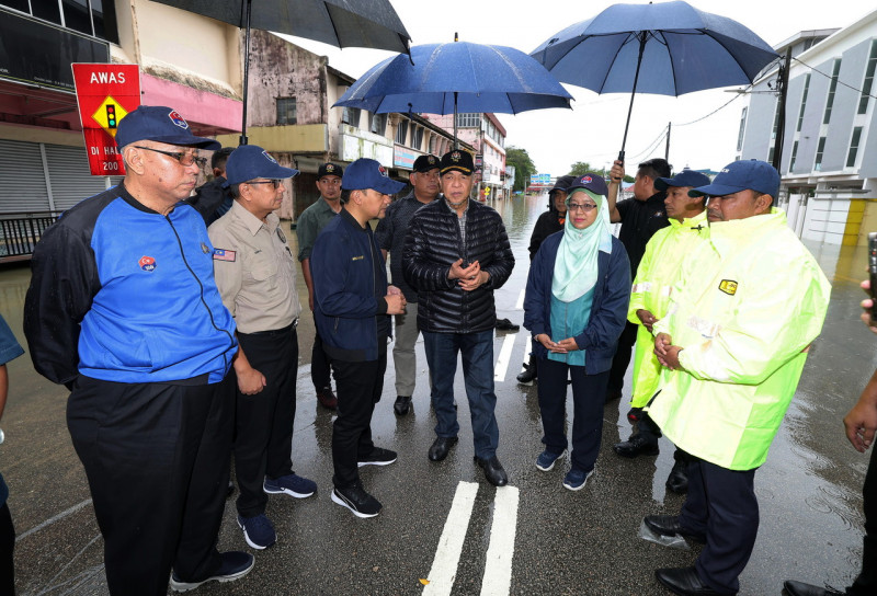 Eight permanent halls being built on school grounds for flood relief: Zahid