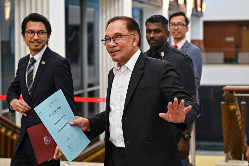 [UPDATED] Funds ready, come negotiate with us, Anwar tells opposition