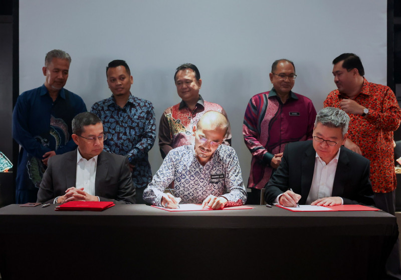 Federal lands commissioner inks agreement with highway concessionaires 