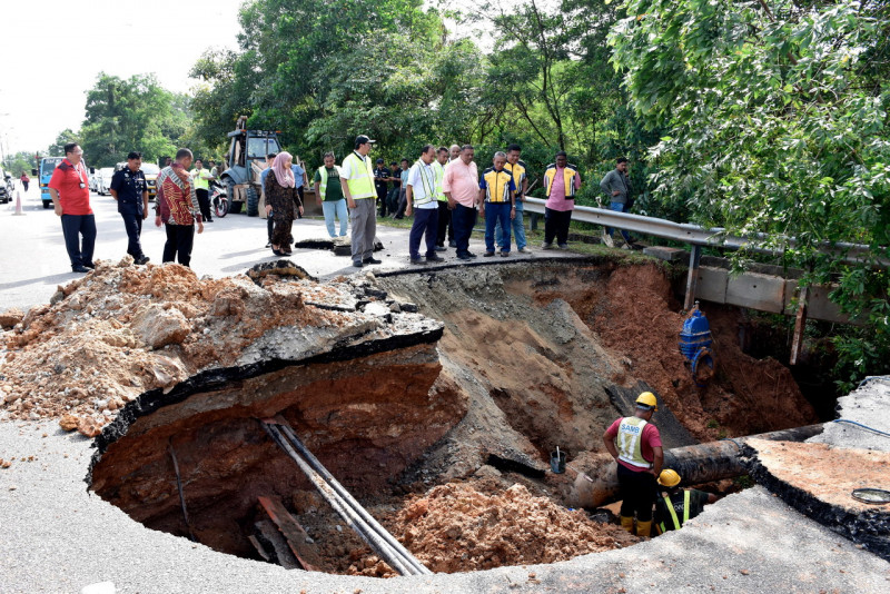 Sinkhole repairs: Jalan Tun Hamzah, Melaka partially closed