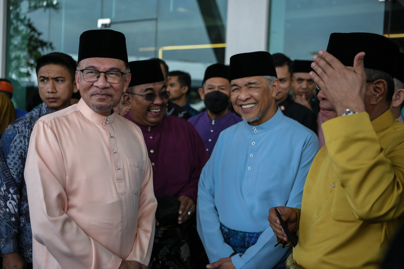 No more billboards of me, please: Anwar