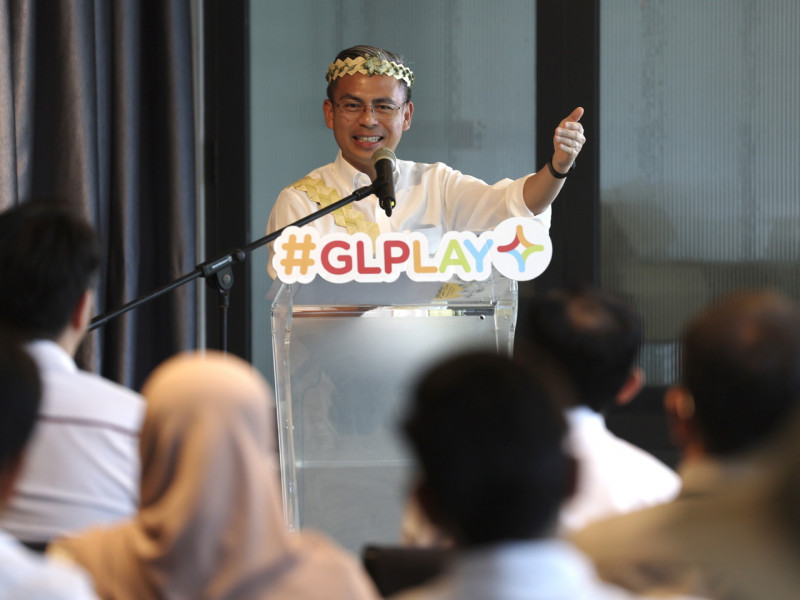 Improve coverage in tourist spots, Fahmi tells telcos