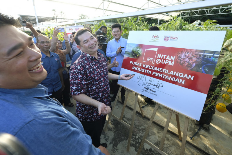 We need professional farmers who can compete: Rafizi