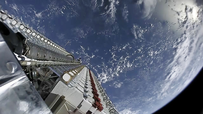 Musk's Starlink dules with Chinese rivals to dominate satellite internet