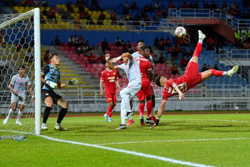 Malaysia Cup opens with goal feast as Red Giants beat Cops 4-1