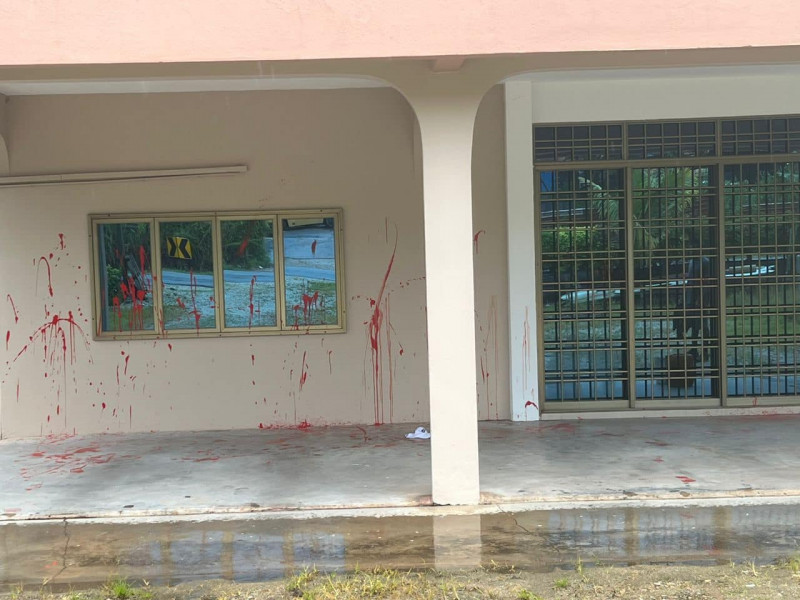 ‘Ah Long’ admits splashing paint on wrong house, offers to clean up
