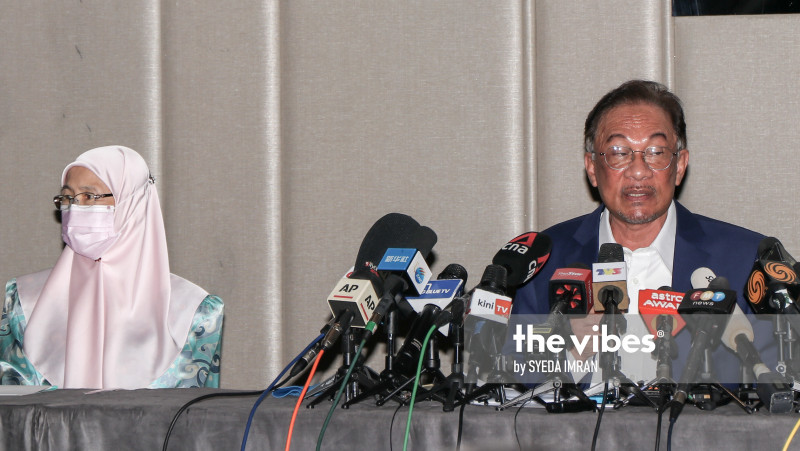 Anwar says Muhyiddin's government 'has collapsed'