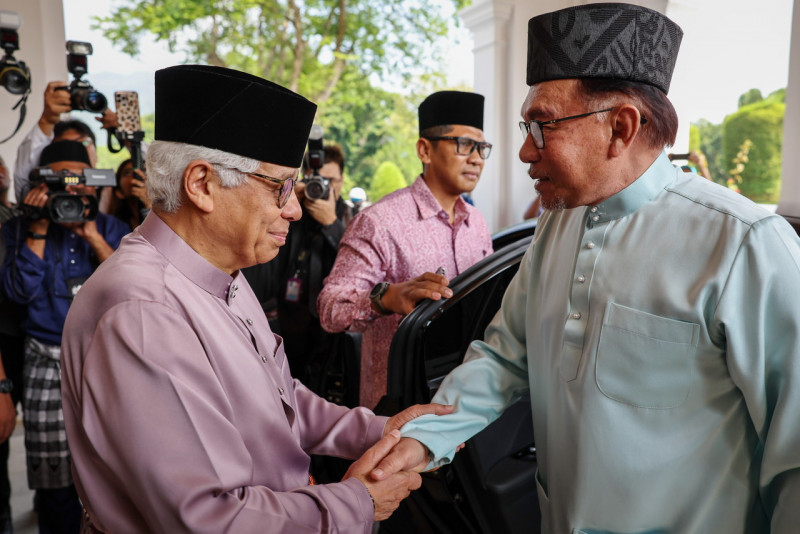 Anwar arrives in Penang for working visit
