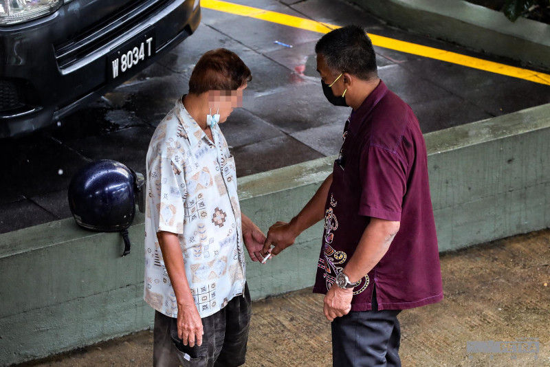 [VIDEO] 50 officers for 15 smokers: MoH, DBKL issue RM3,750 in compounds 